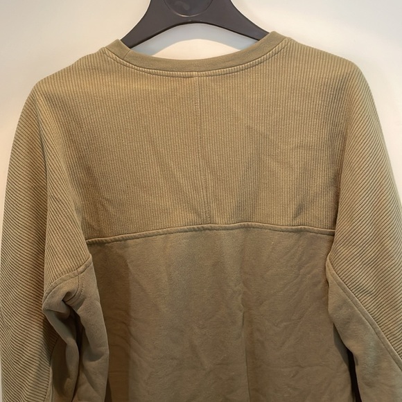 Adidas crewneck sweatshirt. Men’s size medium - Picture 4 of 5